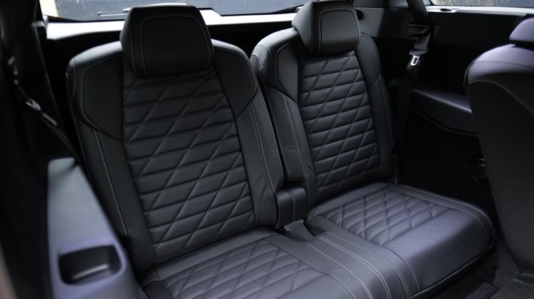 PEUGEOT 5008 ESTATE 1.2 Hybrid 145 Allure 5dr e-DSC6